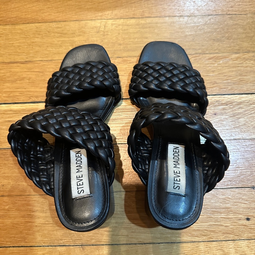 Steve Madden Black Woven Strap Sandals